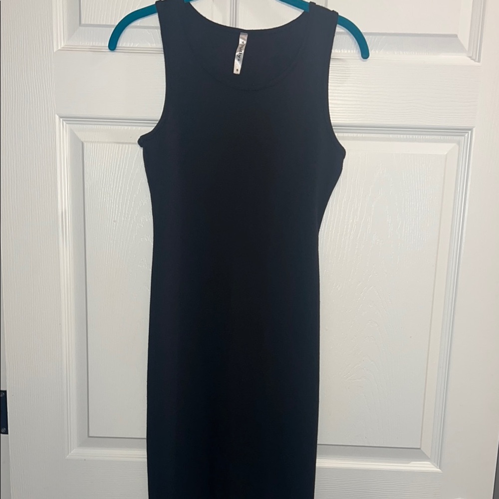 Chic Black Sleeveless Midi Dress